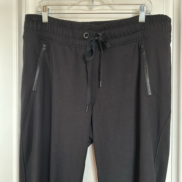 Athleta Black Bounce Back Jogger Size Large - Picture 3 of 9